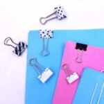 Set Broche Manitos y Clips para hojas blanco y negro - Imagen 3