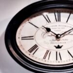Reloj Pared Ovalado de metal - Imagen 3
