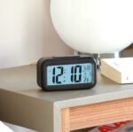 Reloj despertador digital rectangular con alarma - Imagen 13