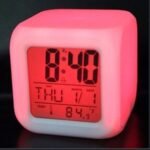 Reloj Despertador Cubo Luminoso - La Aldea - Imagen 4