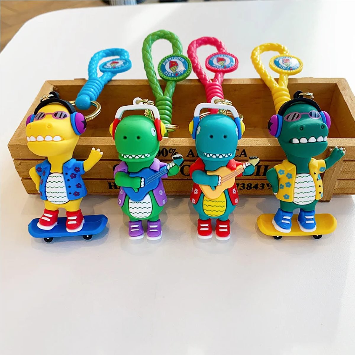 2 Llavero dinosaurio skate y guitarra correa de goma - Imagen 1