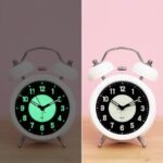 Reloj despertador antiguo doble campana fluorescente - Imagen 4