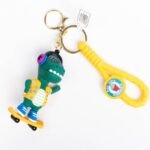 Llavero dinosaurio skate y guitarra correa de goma - Imagen 4