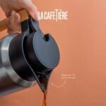 Jarra Térmica Acero Inoxidable mango madera 1,2 Litros - Imagen 4