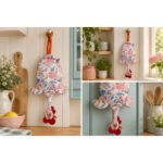 Dispenser Organizador de Bolsas Gallina Etelvina Hojas Rosa y Aqua en uso en la cocina