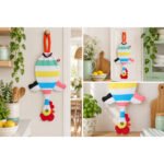Dispenser Organizador de Bolsas Gallina Etelvina Rayada Coral y Verde en uso en la cocina